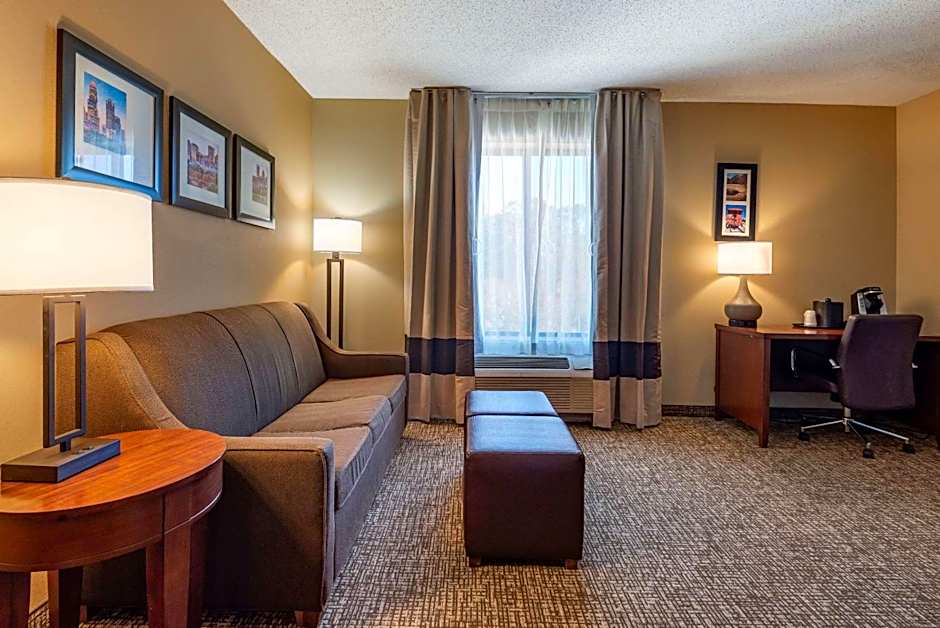 Comfort Suites Huntersville near Lake Norman