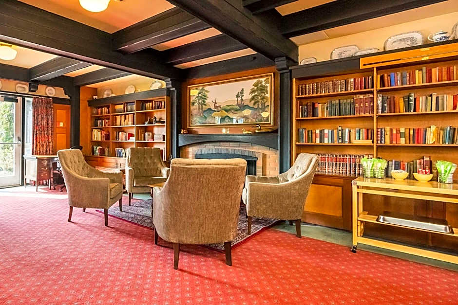 Quality Inn Waddling Dog