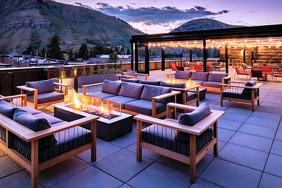 The Cloudveil, Autograph Collection