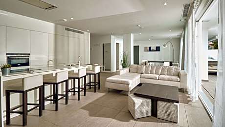 Infinity Mar 3 bedroom  Suite with private pool, hot tub and sea view