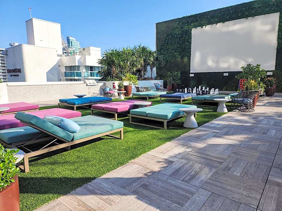 Modern Waterfront Retreat with Scenic Views