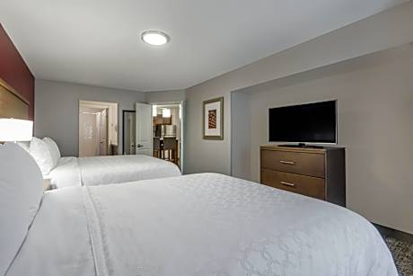 One-Bedroom Suite with Tub - Mobility Accessible