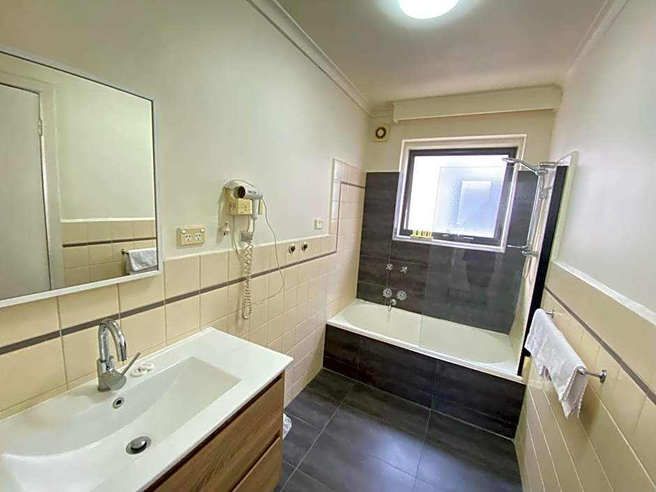 City Edge East Melbourne Apartment Hotel