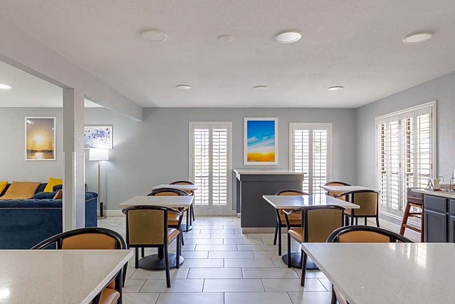 Days Inn by Wyndham Granbury