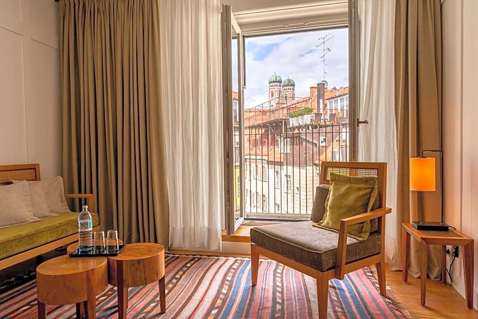 Louis Hotel