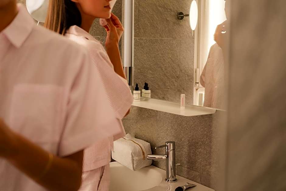9Hotel Republique