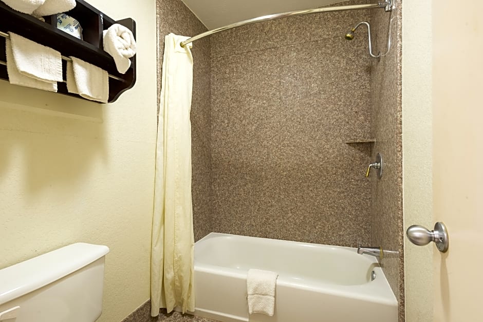 Three Rivers Executive Inn & Suites By OYO