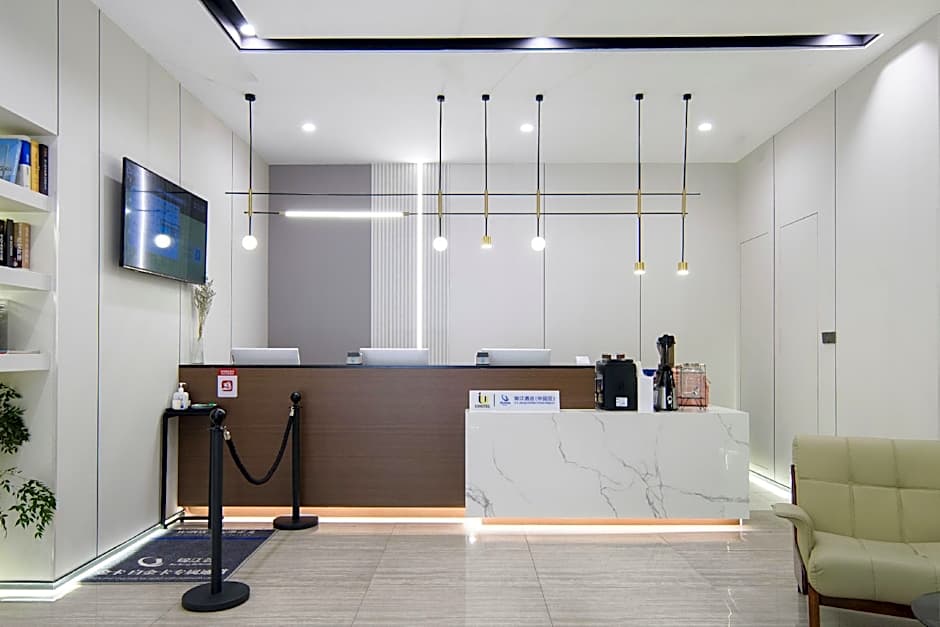 IU Hotel Chongqing Jiefangbei Hongyadong Chaotianmen