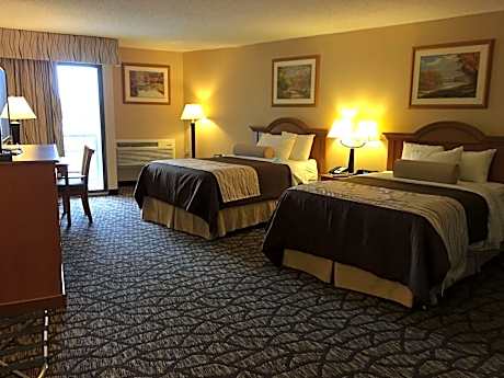 Deluxe Double Room with Two Double Beds and Spa Bath