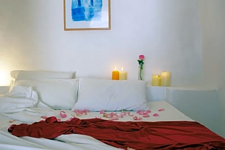 Cave Suite with Caldera View