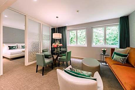 Deluxe Queen Suite