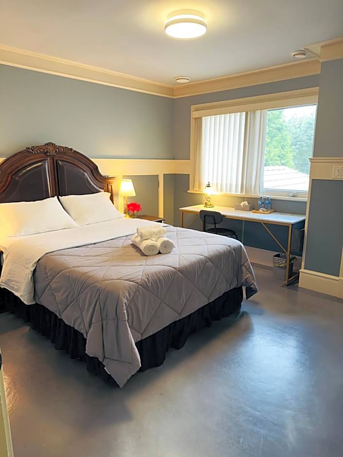 Unitrip Queen bed Room 2