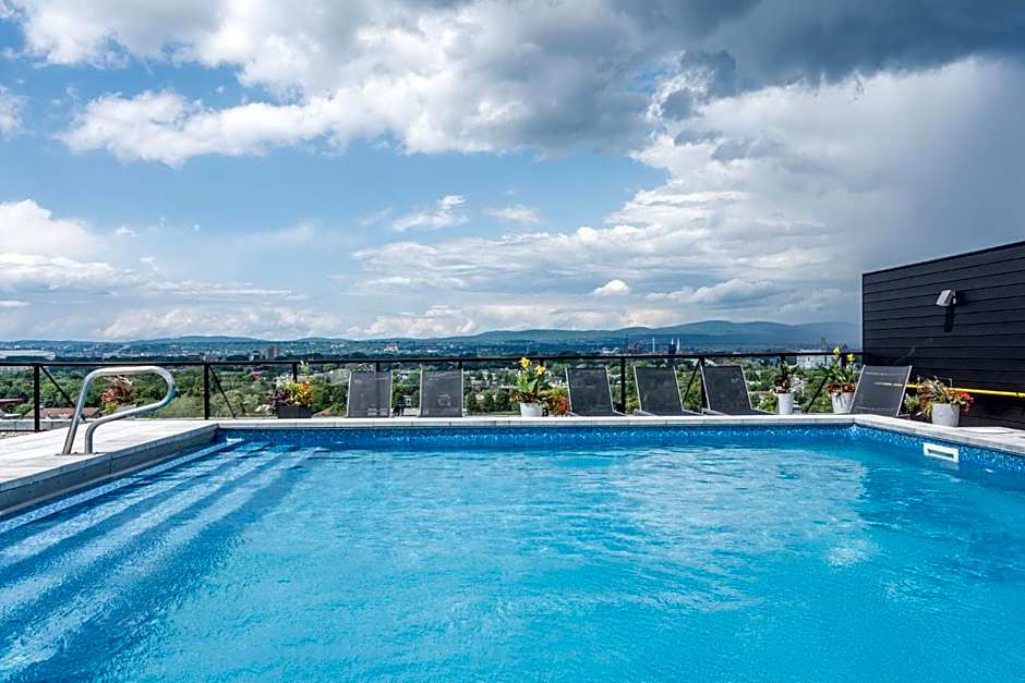 Initial-Matisse- Quebec-parking and pool