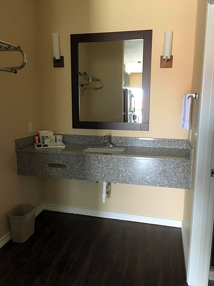 Americas Best Value Inn - FM 529