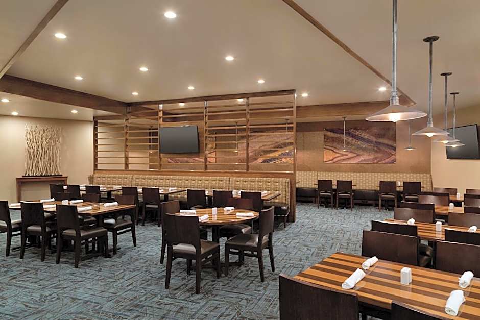 Delta Hotels by Marriott Helena Colonial