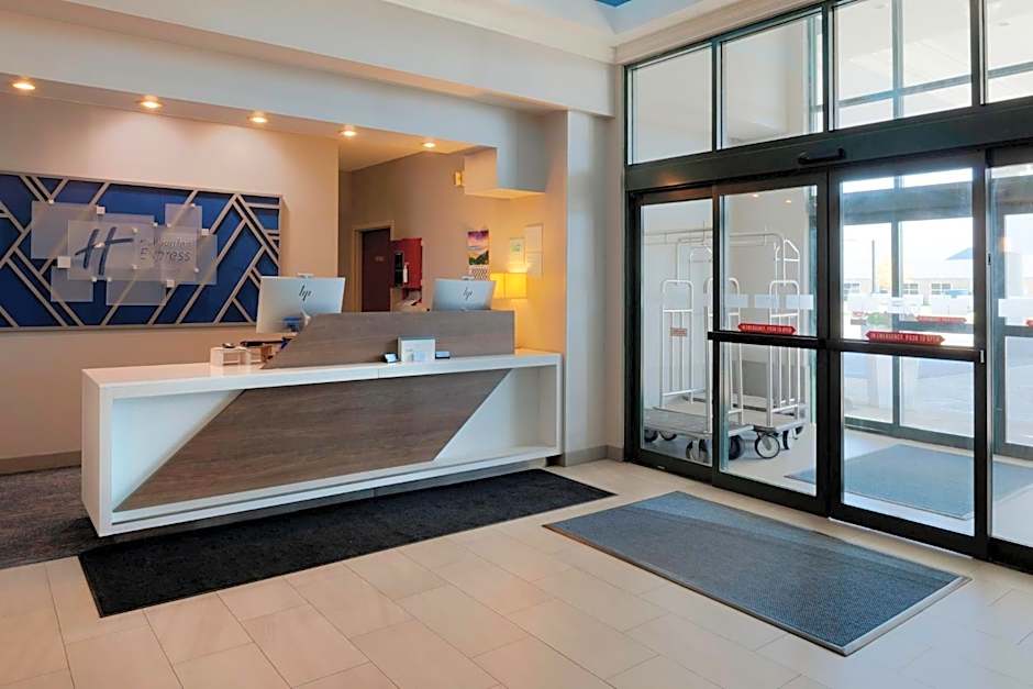 Holiday Inn Express Hotel & Suites Fort Atkinson By IHG