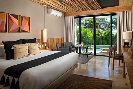 Ocean VIew Swim-up suite