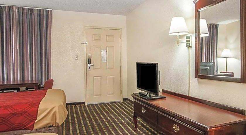 Econo Lodge Inn & Suites I-20, Exit 73