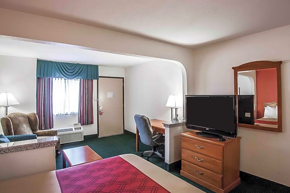 Econo Lodge Inn & Suites Memphis