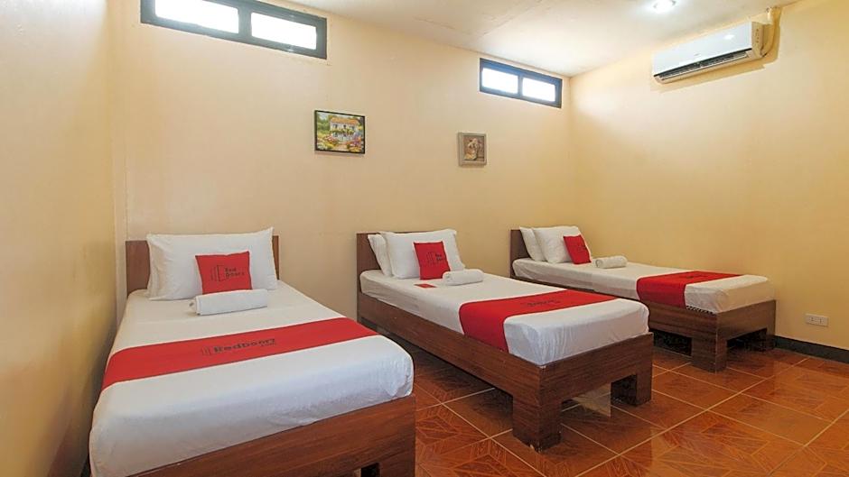 RedDoorz at Casa Buena Dormitel Davao City