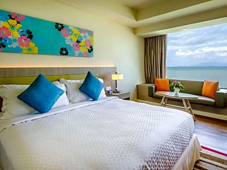 Superior King Room with Ocean View