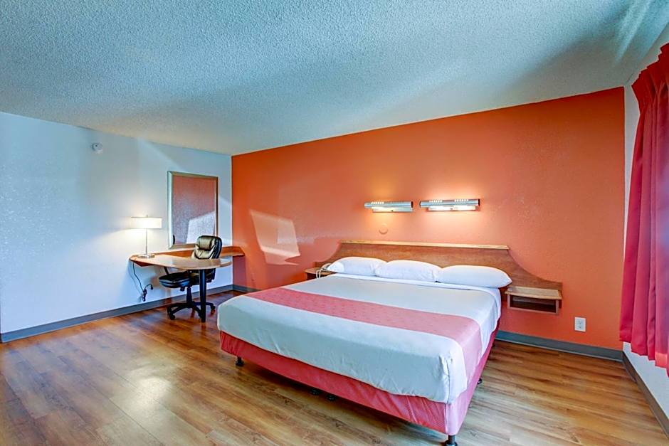 Motel 6-Santa Ana, CA - Irvine - Orange County Airport