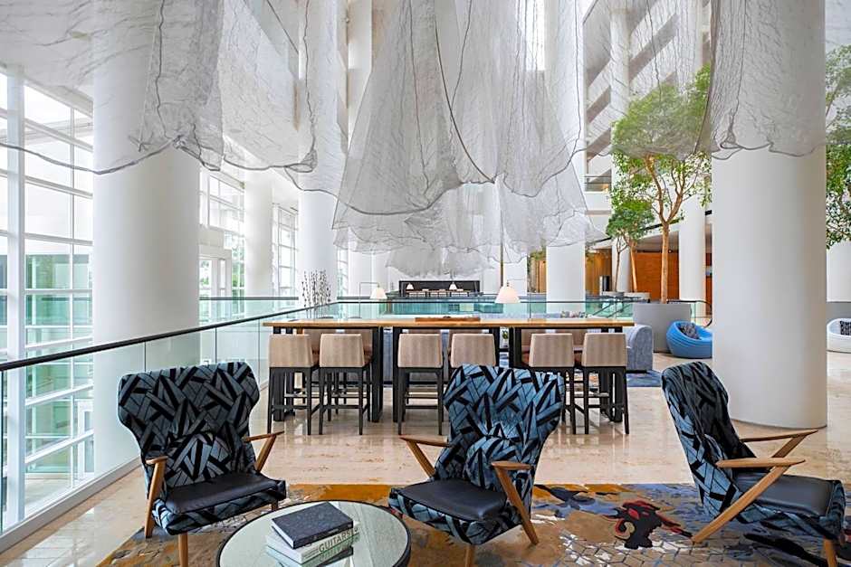 Renaissance by Marriott Schaumburg Convention Center Hotel