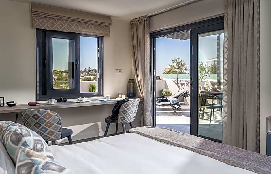 Urban Nest - Suites & Apartments