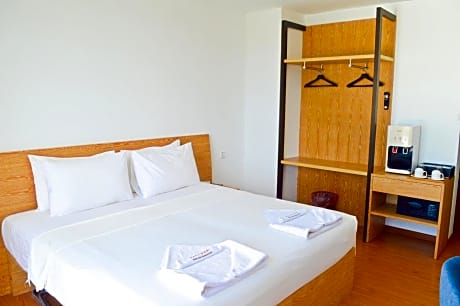 Deluxe Double Room with Island View