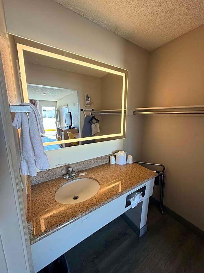 Days Inn by Wyndham Kingman West