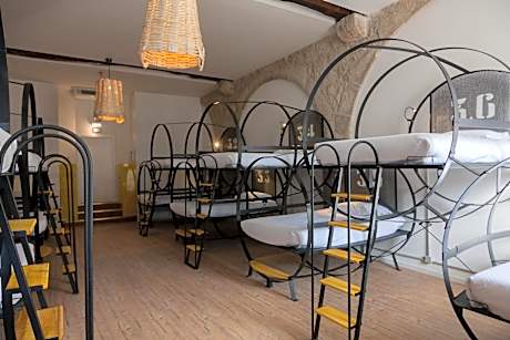 Bed in 14-Bed Mixed Dormitory Room