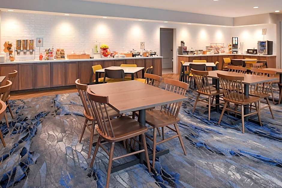 Fairfield Inn & Suites by Marriott Arlington Near Six Flags