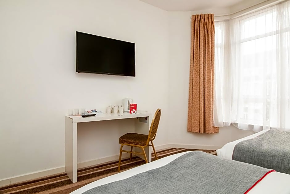 OYO The Contractor Hotel