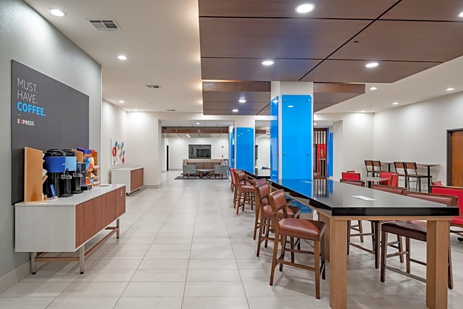 Holiday Inn Express & Suites N Waco Area - West, an IHG Hotel