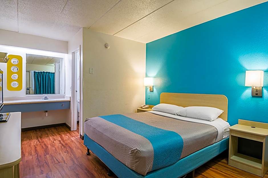 Motel 6-Knoxville, TN - North
