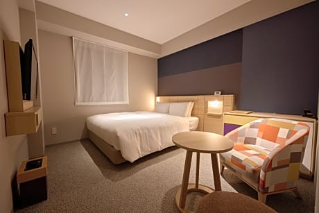 Room Selected at Check-in (No choice of bed preference) with Free access to Lounge - Smoking