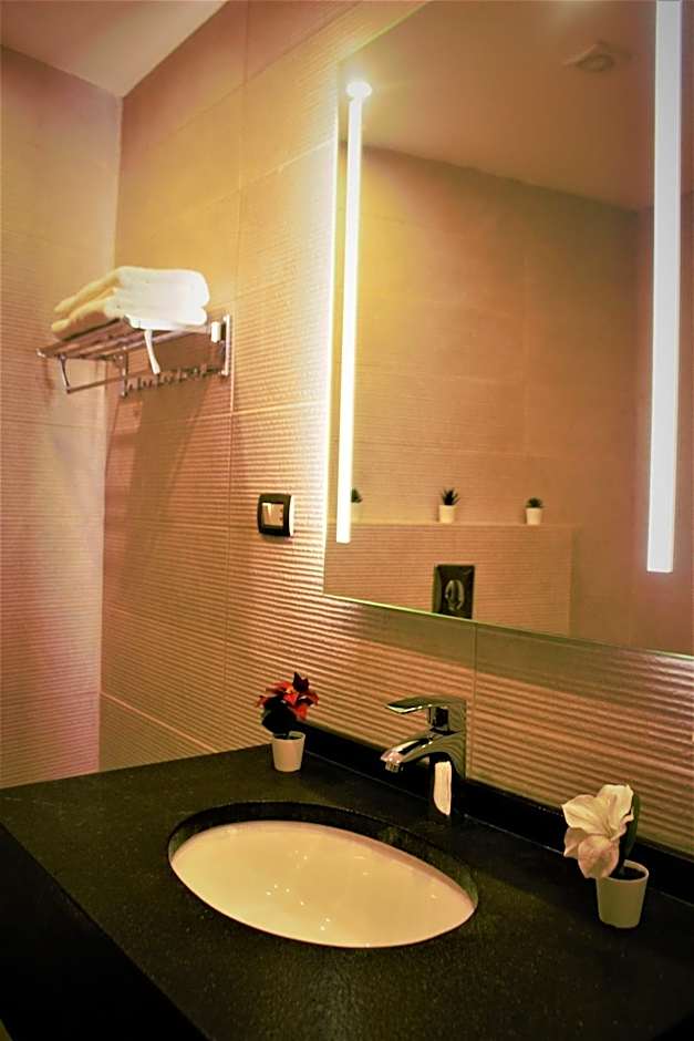 New MerryLand Hotel