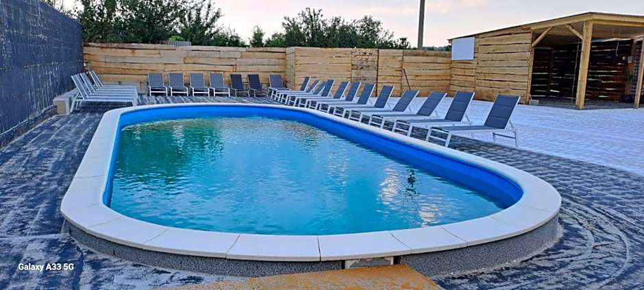 Borderline Accomodation