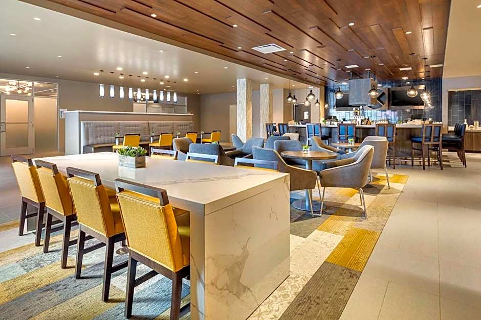 Cambria Hotel Milwaukee Downtown