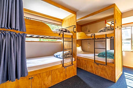 The Flaming Kiwi Backpacker