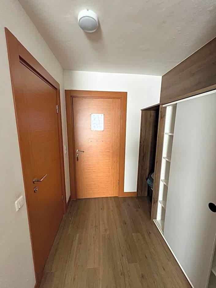 F Hotel 24h Check-In