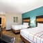 La Quinta Inn & Suites by Wyndham West Little Rock