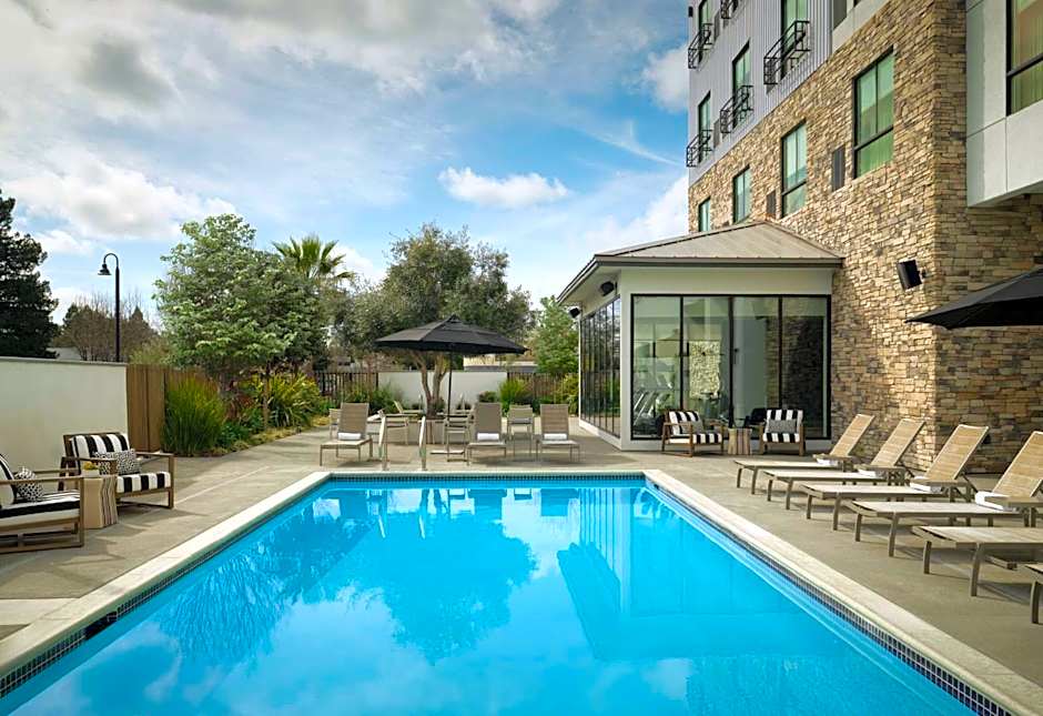 Hotel Centro Sonoma Wine Country, Tapestry Collection Hilton