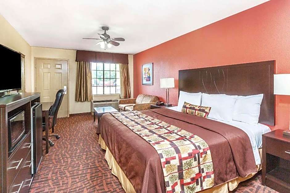 Days Inn by Wyndham Rayville