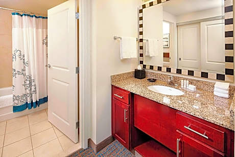 Studio, 1 Queen Bed with Sofa bed (Mobility/Hearing Access, Transf Shwr)