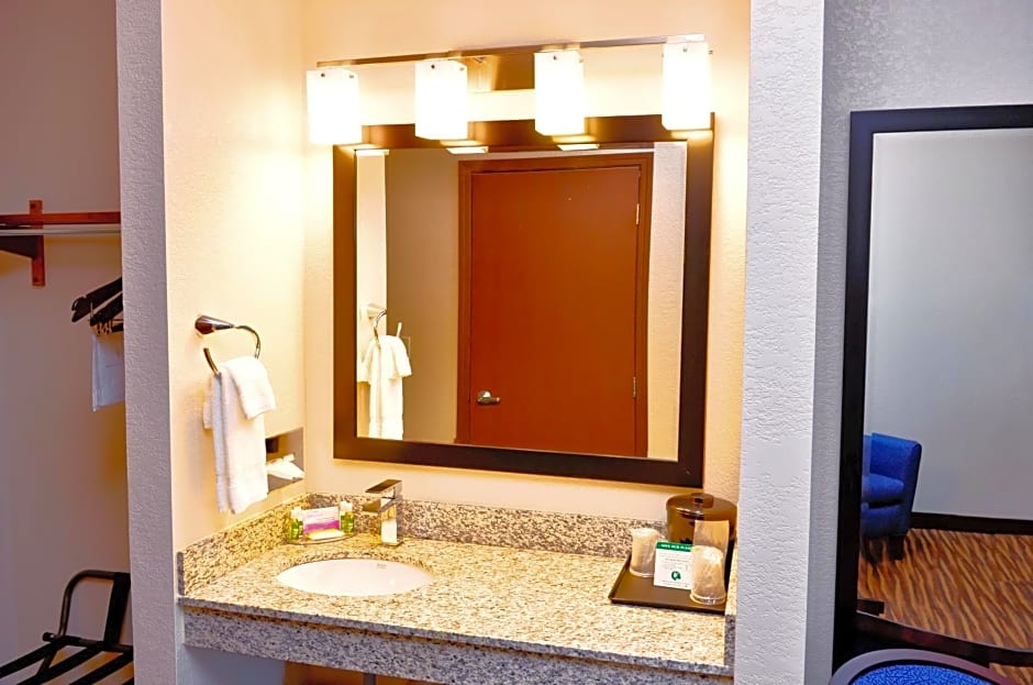 Cobblestone Inn & Suites - Monticello