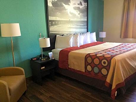1 Queen Bed Mobility Accessible Room Non-Smoking