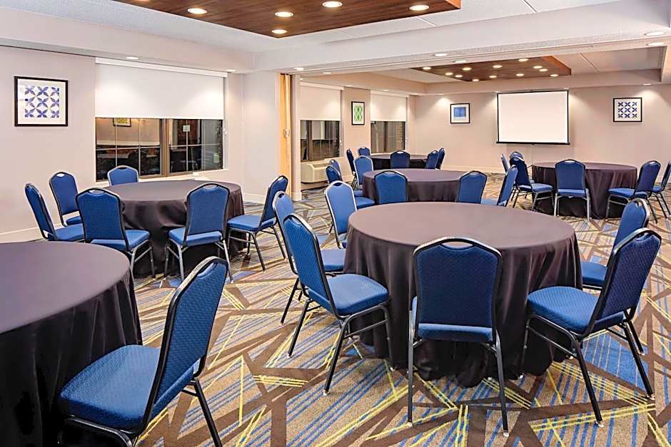 Holiday Inn Express Harrisburg East By IHG