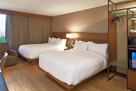 Queen Room with Two Queen Beds - Hearing Accessible