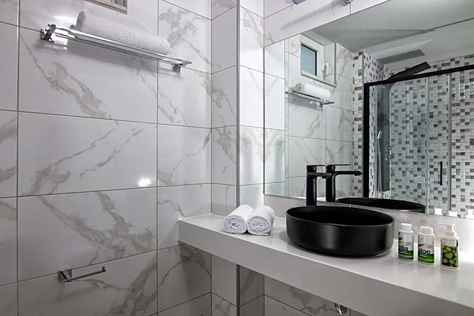 Golden Sunlight Hotel by Estia